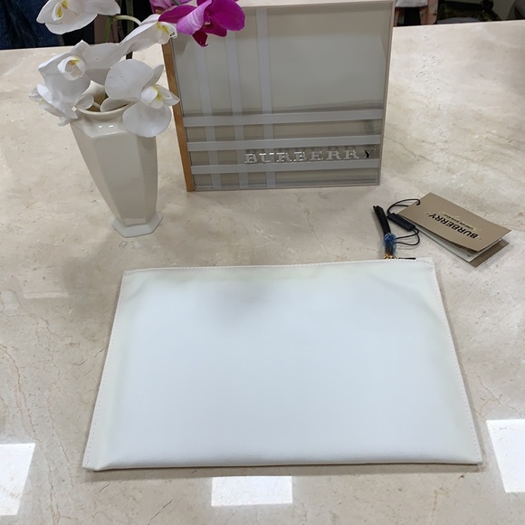 BURBERRY LONDON LARGE CHALK WHITE COTTON POUCH CLUTCH W/ KINGDOM CHECK LINING - Picture 11 of 16